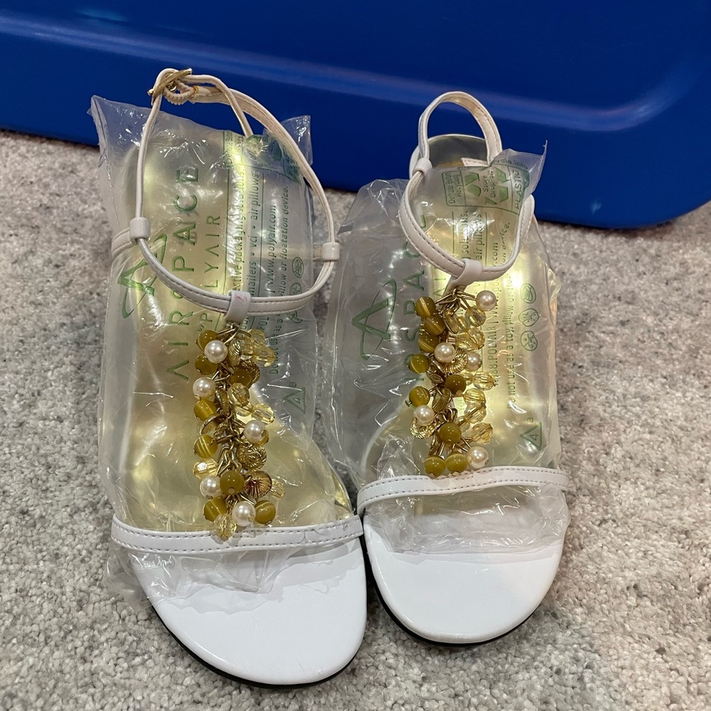 Dressy Beachy Mixit White Strappy High Heels with Gold beads, Shell Accents 🐚🦪